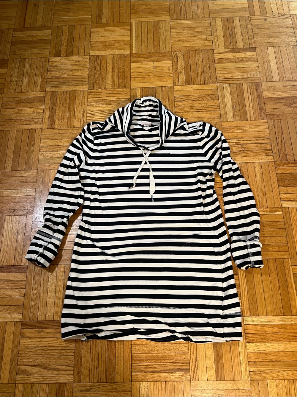 Sporty Casual mom Merona Black & White Striped Long-Sleeve Tunic size medium